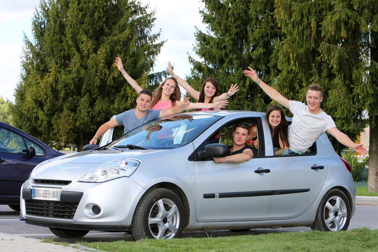 Group-of-Teenagers-Carpooling